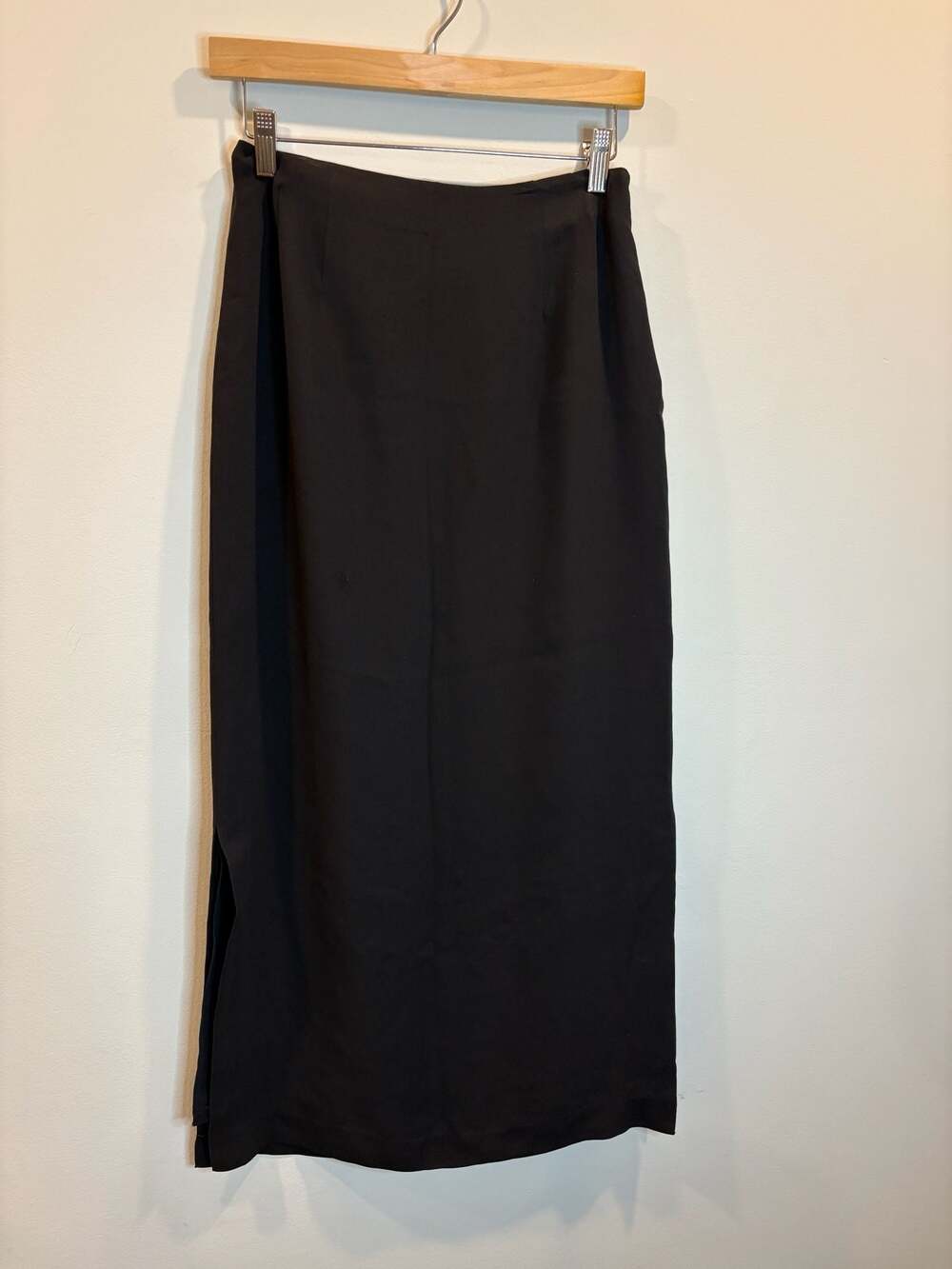 Minimalist Black Side-Slit Column Maxi Skirt